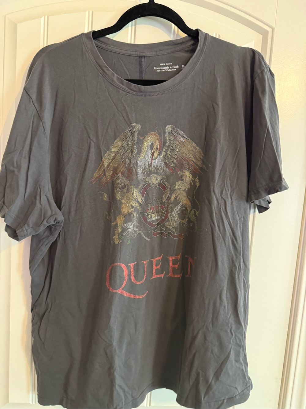 Abercrombie & Fitch Gray Queen Crest Graphic Tee